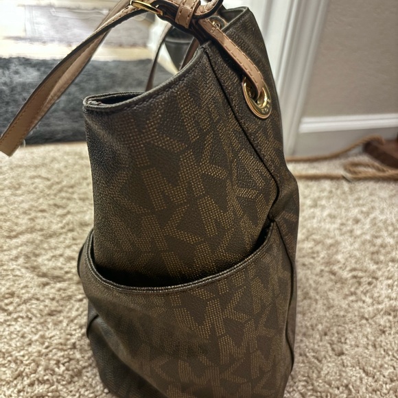 Michael Kors Jet Set Bag - Picture 2 of 4